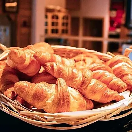 Hotel Chez Chantal 3*